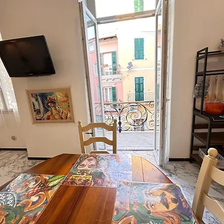 Mare E Relax - Affittasi Della Piazza Con Aria Condizionata, Balcone E Ampia Disponibilita Di Parcheggi Liberi アパート サンレモ